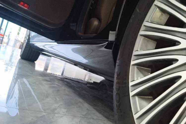 Used Mercedes-Benz E-Class 2023 Updated E 300 L Fashion Edition Left Side Sill