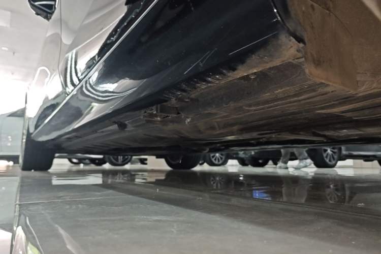Used Mercedes-Benz E-Class 2023 Updated E 300 L Fashion Edition Left Side Sill
