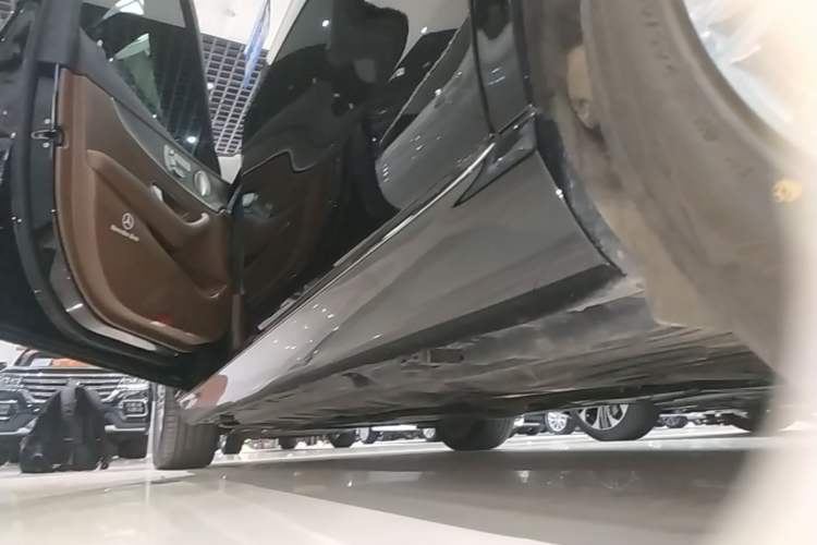 Used Mercedes-Benz E-Class 2023 E 300 L Luxury Model Left Side Sill