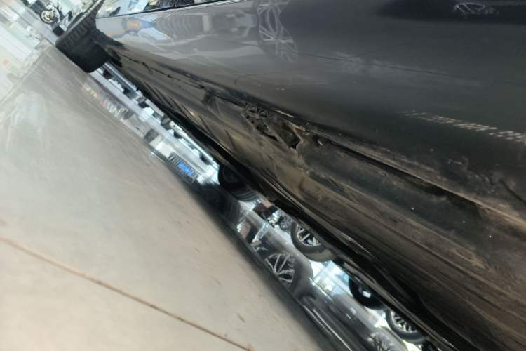 Used Mercedes-Benz E-Class 2023 E 300 L Stylish Model Left Side Sill
