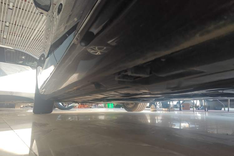 Used Mercedes-Benz E-Class 2023 Updated E 300 L Fashion Edition Left Side Sill