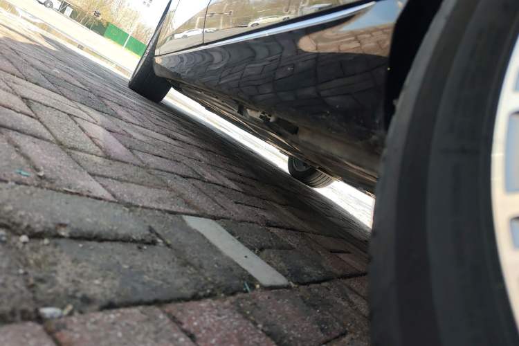Used Mercedes-Benz E-Class 2023 E 300 L Stylish Model Left Side Sill