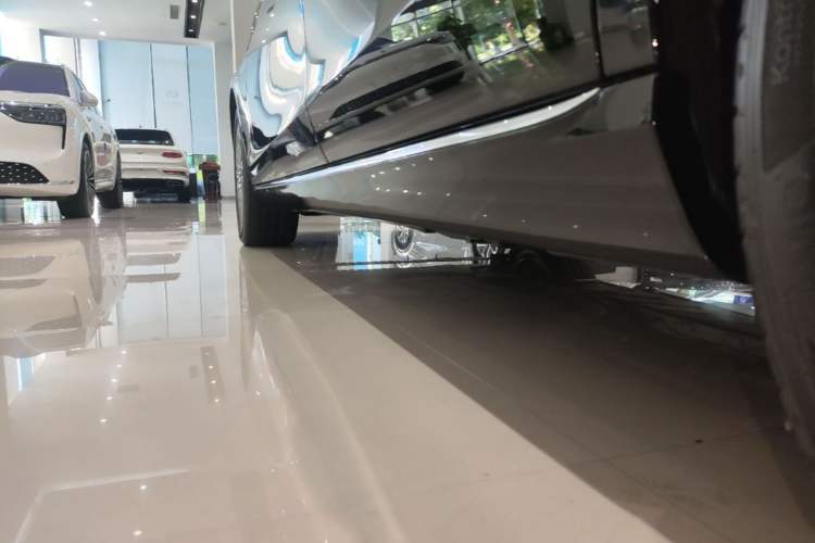 Used Mercedes-Benz E-Class 2023 Updated E 300 L Luxury Edition Left Side Sill