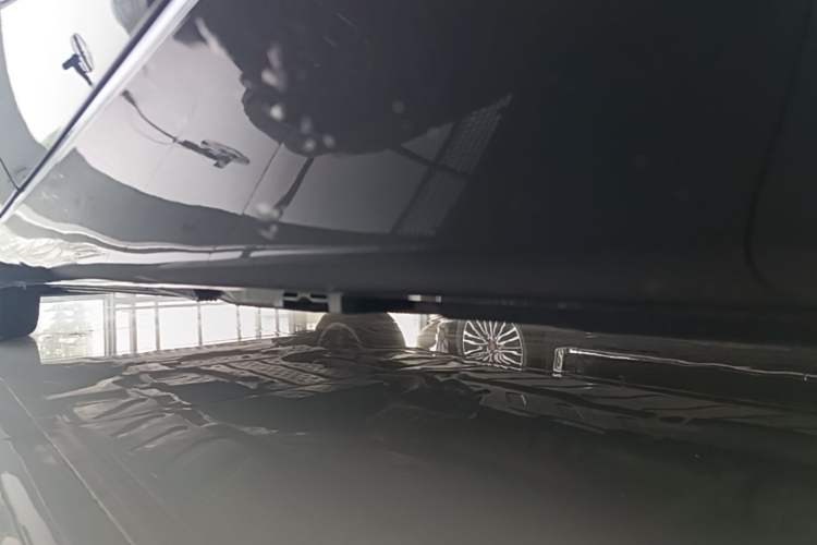 Used Mercedes-Benz E-Class 2023 Updated E 300 L Fashion Edition Left Side Sill
