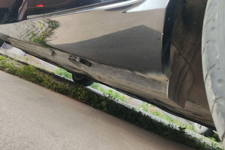 Used Mercedes-Benz E-Class 2023 E 300 L Stylish Model Left Side Sill