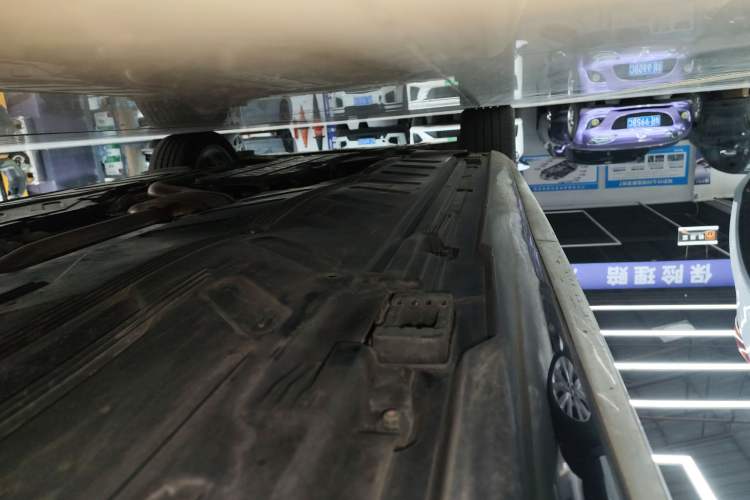 Used Mercedes-Benz E-Class 2023 Restyled E 300 L Sporty and Stylish Edition Left Side Sill