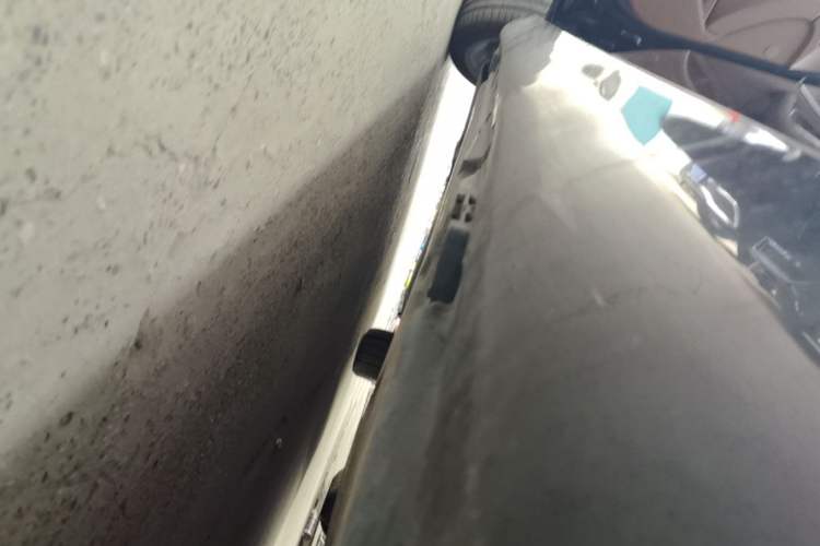 Used Mercedes-Benz E-Class 2023 Updated E 300 L Fashion Edition Left Side Sill