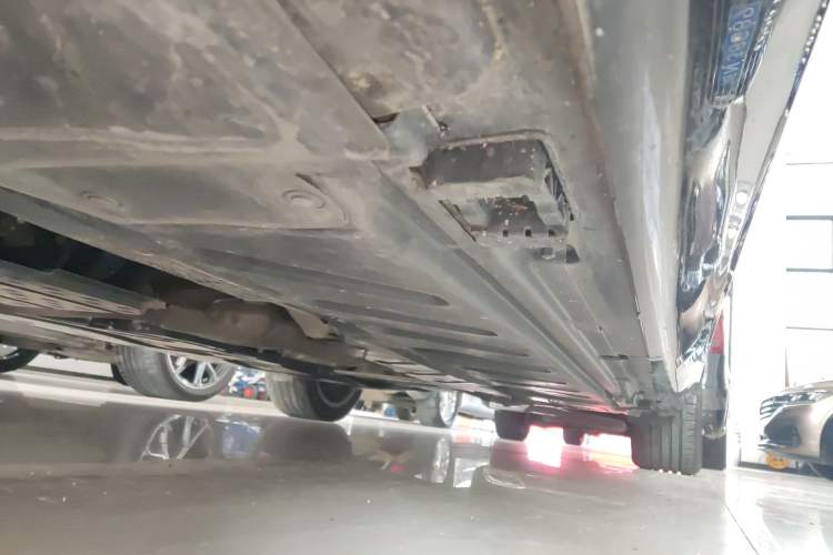Used Mercedes-Benz E-Class 2023 E 300 L Stylish Model Left Side Sill