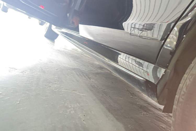 Used Mercedes-Benz E-Class 2023 Restyled E 300 L Sport Luxury Edition Left Side Sill