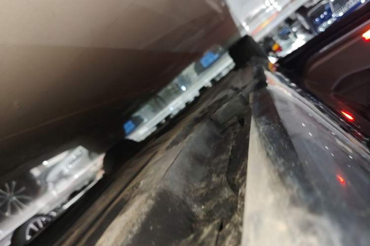Used Mercedes-Benz E-Class 2023 Updated E 300 L Luxury Edition Left Side Sill