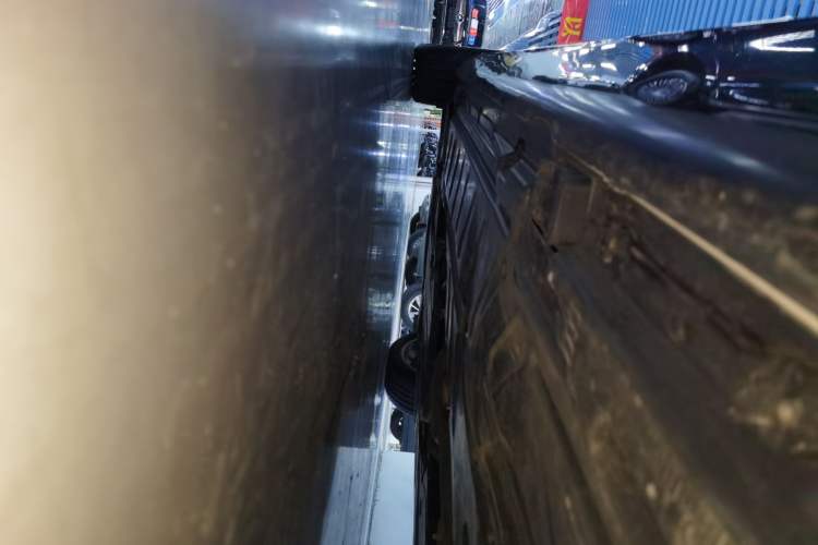 Used Mercedes-Benz E-Class 2023 Updated E 300 L Luxury Edition Left Side Sill