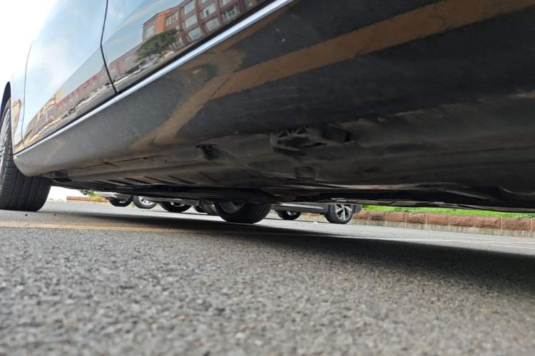 Used Mercedes-Benz E-Class 2023 E 300 L Stylish Model Left Side Sill