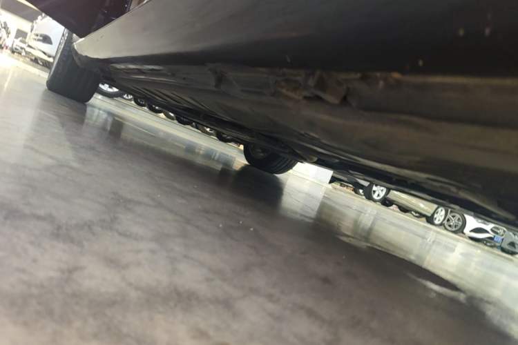 Used Mercedes-Benz E-Class 2023 Updated E 300 L Fashion Edition Left Side Sill