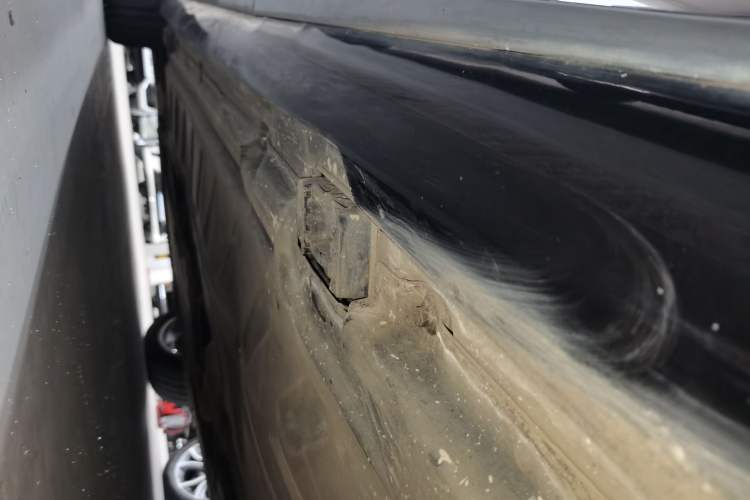 Used Mercedes-Benz E-Class 2023 Restyled E 300 L Sporty and Stylish Edition Left Side Sill