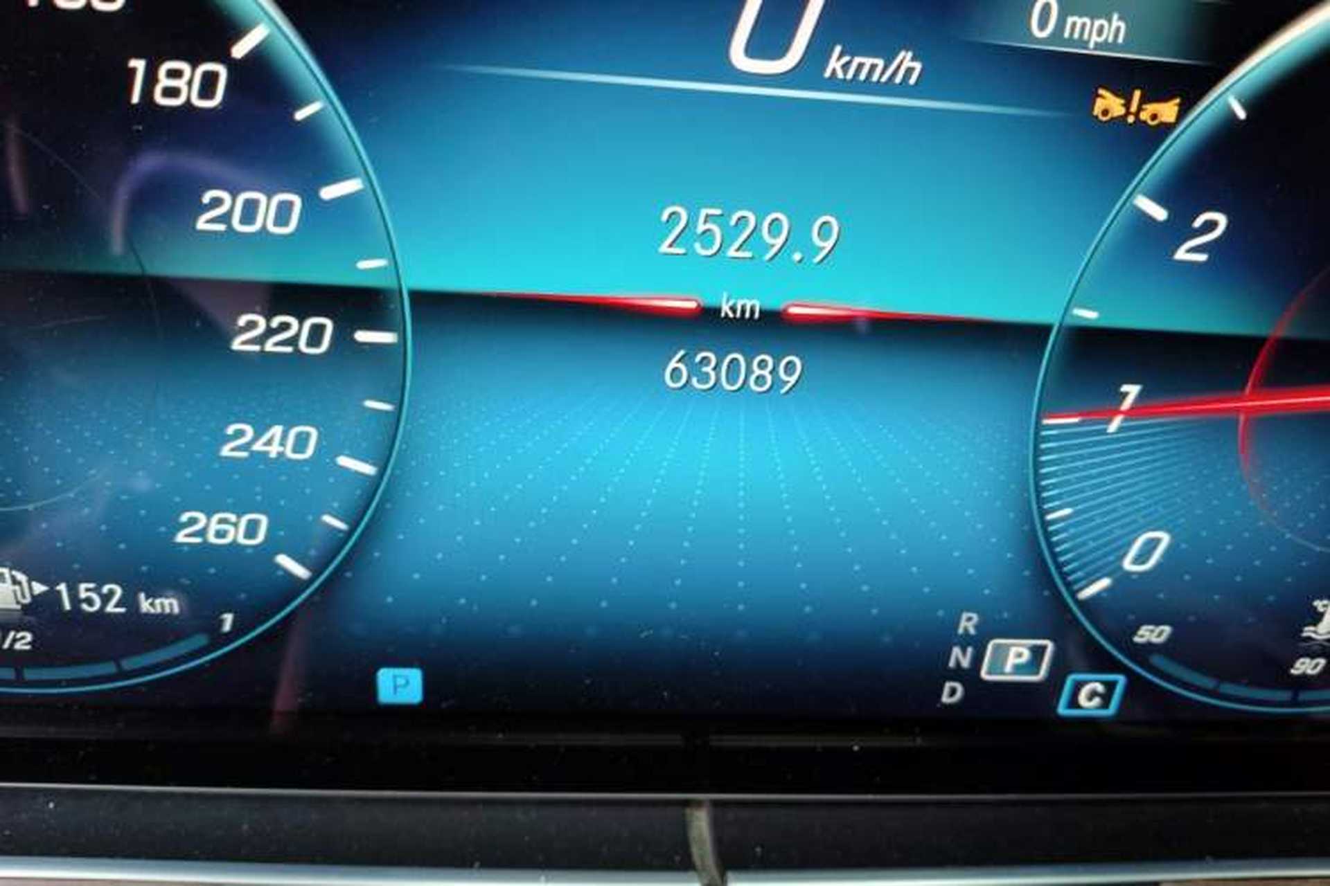 Used Mercedes-Benz E-Class 2023 Updated E 300 L Fashion Edition Odometer Close Up