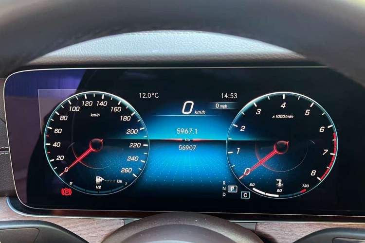 Used Mercedes-Benz E-Class 2023 Updated E 300 L Fashion Edition Odometer Close Up