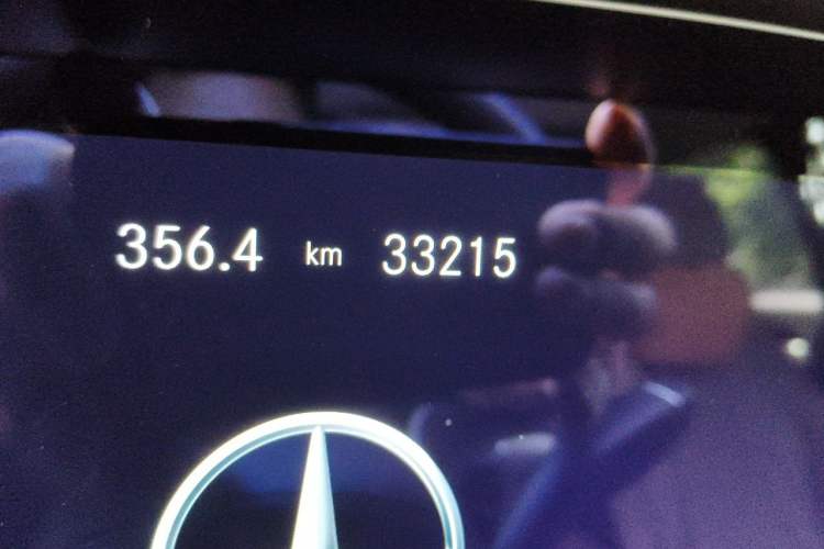 Used Mercedes-Benz E-Class 2023 Updated E 300 L Fashion Edition Odometer Close Up