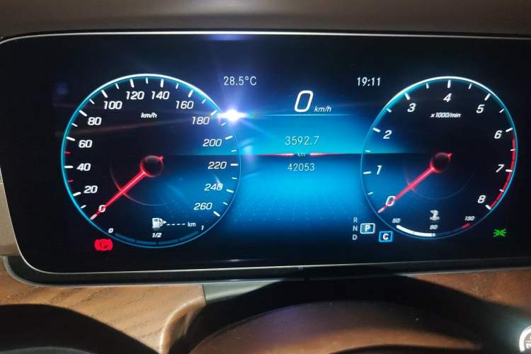 Used Mercedes-Benz E-Class 2023 E 260 L Odometer Close Up