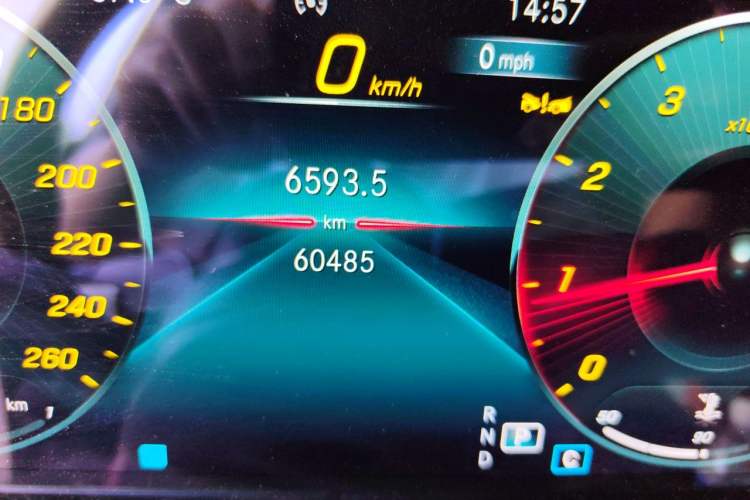 Used Mercedes-Benz E-Class 2023 Updated E 300 L Fashion Edition Odometer Close Up