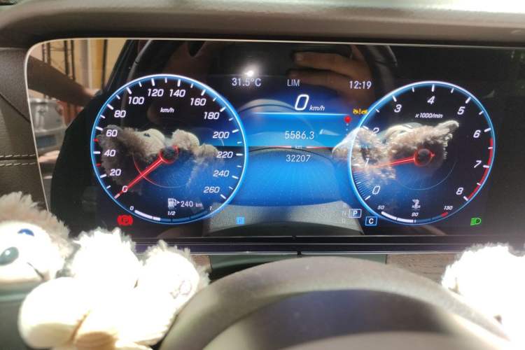 Used Mercedes-Benz E-Class 2023 Facelift E 260 L Odometer Close Up