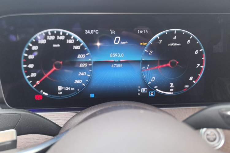 Used Mercedes-Benz E-Class 2023 Updated E 300 L Fashion Edition Odometer Close Up