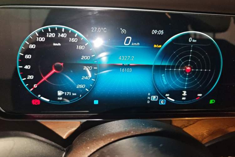 Used Mercedes-Benz E-Class 2023 Updated E 300 L Fashion Edition Odometer Close Up