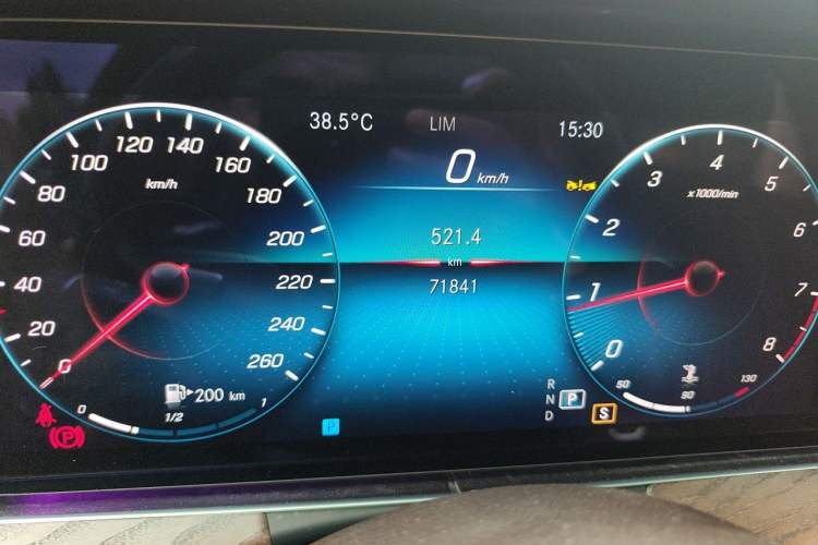 Used Mercedes-Benz E-Class 2023 E 260 L Odometer Close Up