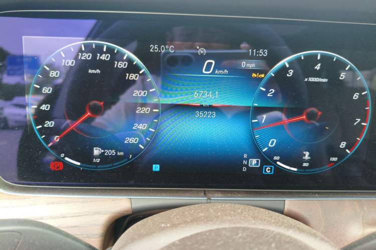 Used Mercedes-Benz E-Class 2023 Updated E 300 L Fashion Edition Odometer Close Up
