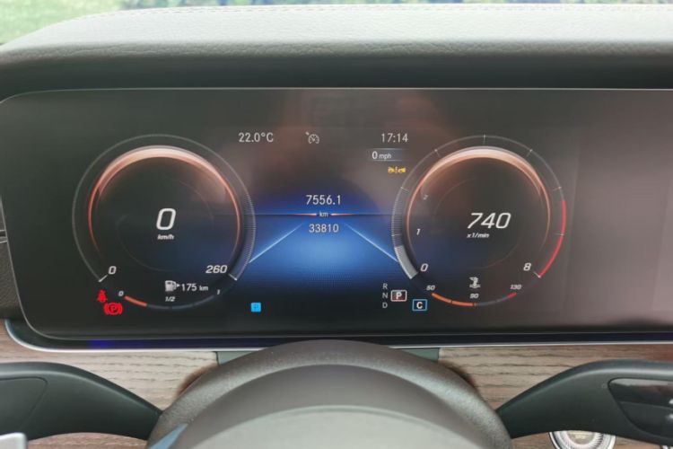 Used Mercedes-Benz E-Class 2023 Updated E 300 L Fashion Edition Odometer Close Up