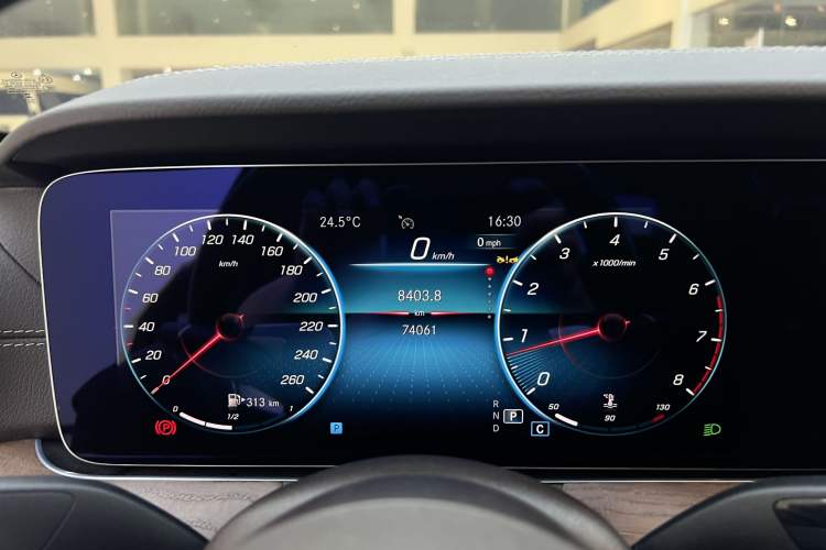 Used Mercedes-Benz E-Class 2023 Updated E 300 L Luxury Edition Odometer Close Up