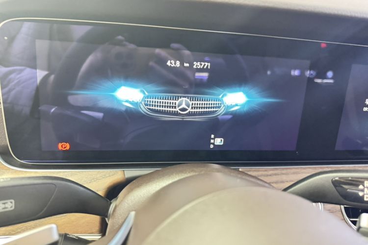 Used Mercedes-Benz E-Class 2023 Updated E 300 L Fashion Edition Odometer Close Up