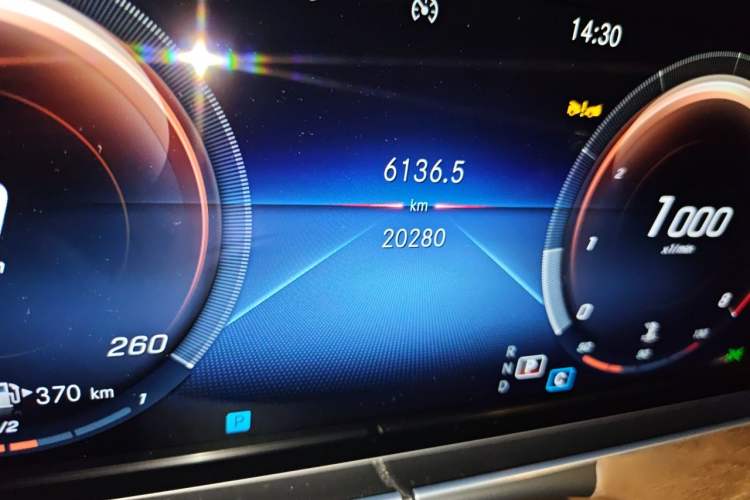 Used Mercedes-Benz E-Class 2023 Updated E 300 L Fashion Edition Odometer Close Up