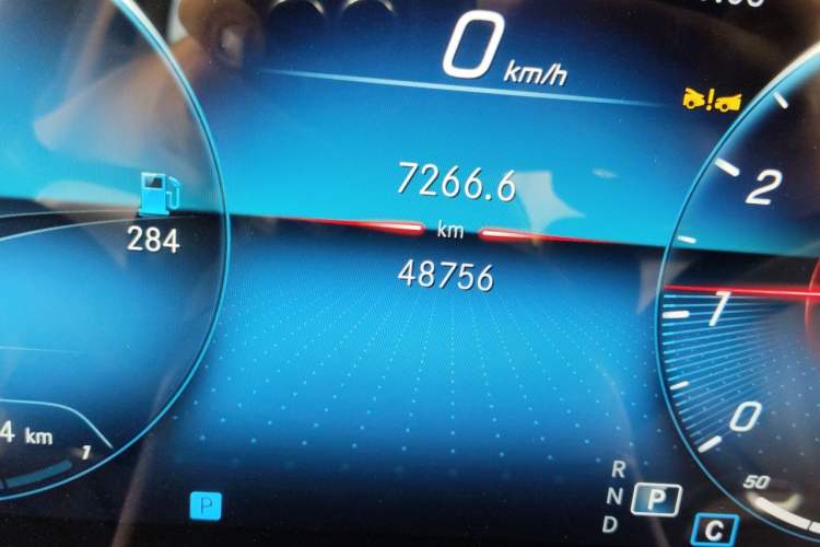 Used Mercedes-Benz E-Class 2023 Updated E 300 L Fashion Edition Odometer Close Up