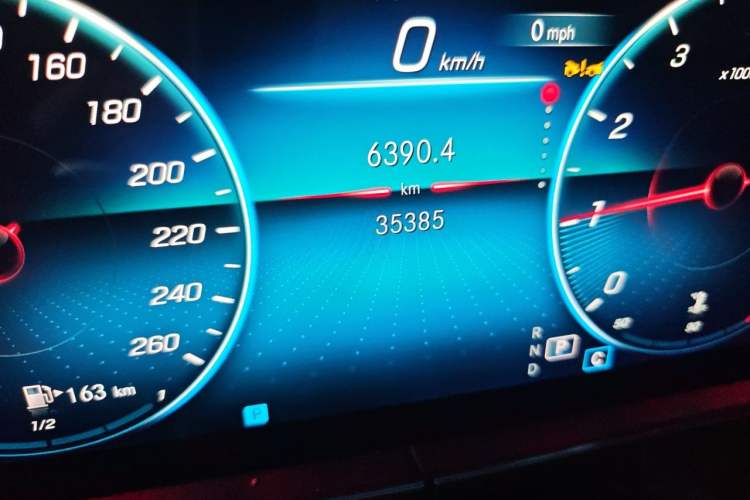 Used Mercedes-Benz E-Class 2023 E 260 L Odometer Close Up