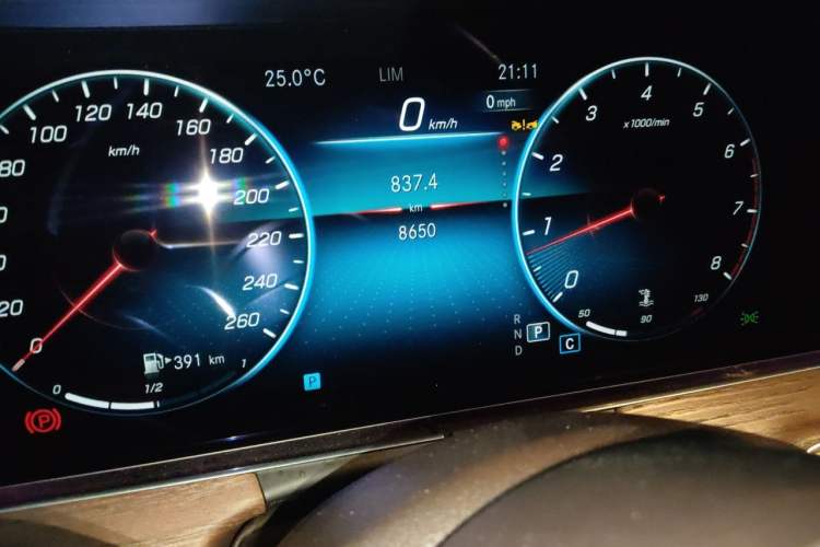 Used Mercedes-Benz E-Class 2023 Updated E 300 L Fashion Edition Odometer Close Up