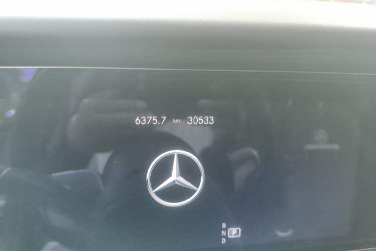 Used Mercedes-Benz E-Class 2023 E 260 L Odometer Close Up
