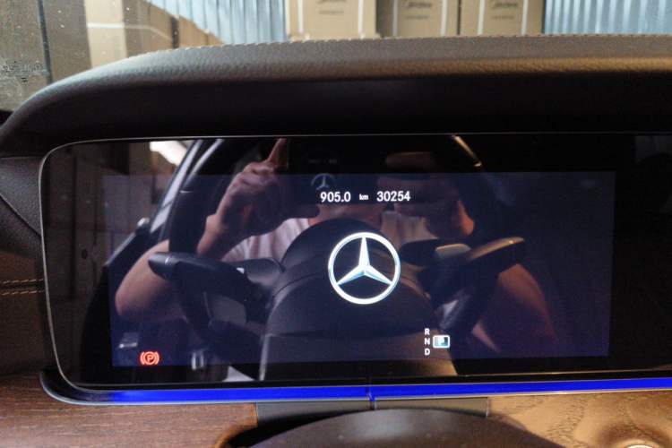Used Mercedes-Benz E-Class 2023 Updated E 300 L Luxury Edition Odometer Close Up