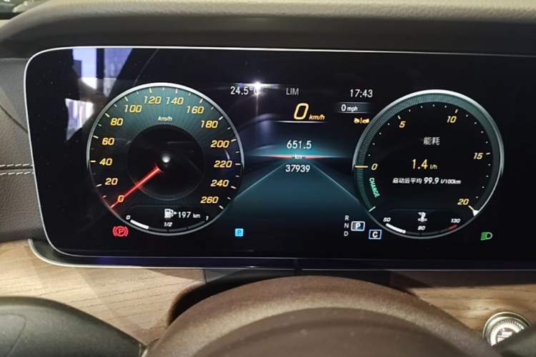 Used Mercedes-Benz E-Class 2023 Updated E 300 L Luxury Edition Odometer Close Up