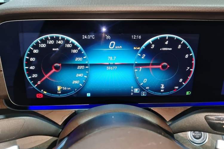 Used Mercedes-Benz E-Class 2023 E 260 L Odometer Close Up
