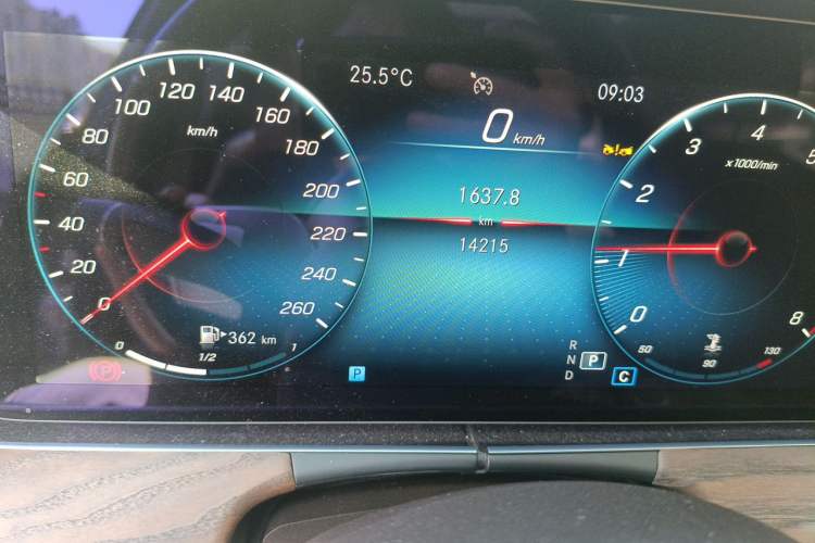Used Mercedes-Benz E-Class 2023 Updated E 300 L Fashion Edition Odometer Close Up