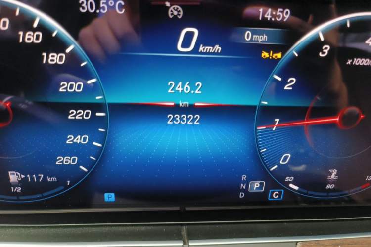 Used Mercedes-Benz E-Class 2023 Updated E 300 L Fashion Edition Odometer Close Up