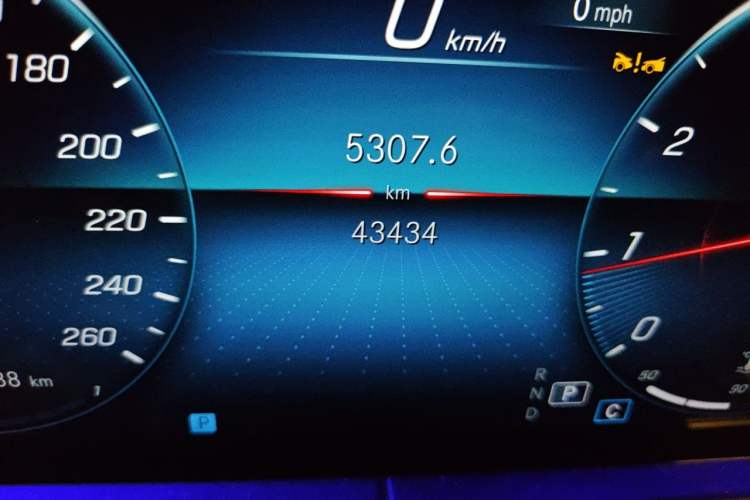 Used Mercedes-Benz E-Class 2023 Updated E 300 L Fashion Edition Odometer Close Up