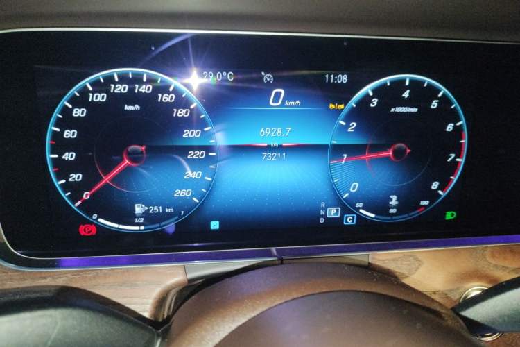 Used Mercedes-Benz E-Class 2023 Updated E 300 L Fashion Edition Odometer Close Up