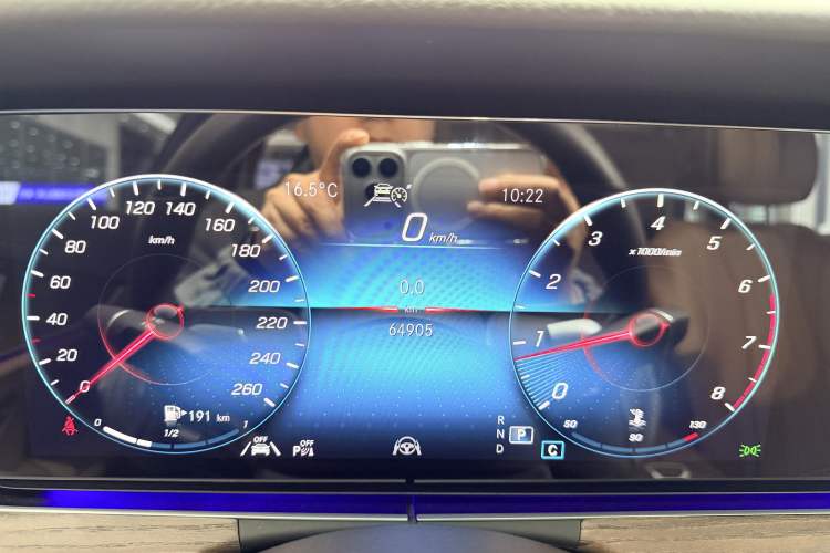 Used Mercedes-Benz E-Class 2023 Updated E 300 L Fashion Edition Odometer Close Up