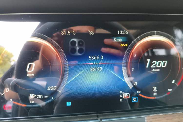 Used Mercedes-Benz E-Class 2023 Updated E 300 L Fashion Edition Odometer Close Up