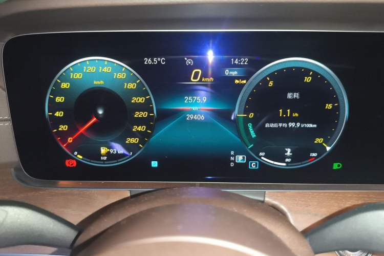Used Mercedes-Benz E-Class 2023 Updated E 300 L Fashion Edition Odometer Close Up