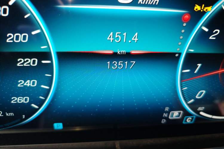 Used Mercedes-Benz E-Class 2023 Updated E 300 L Fashion Edition Odometer Close Up