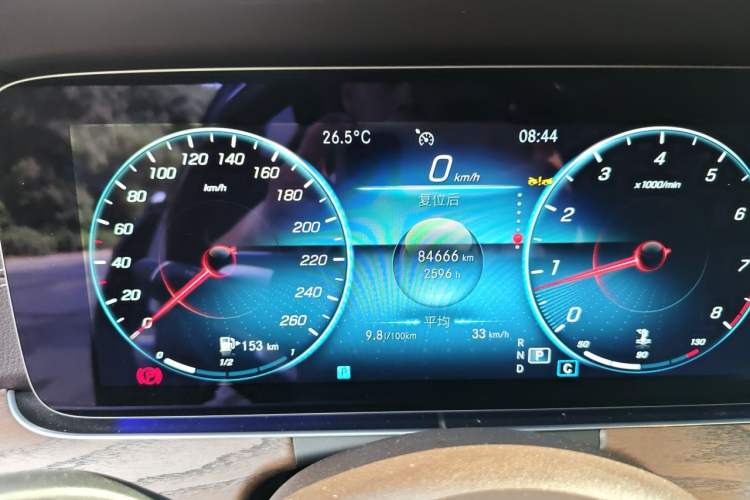 Used Mercedes-Benz E-Class 2023 E 260 L Odometer Close Up