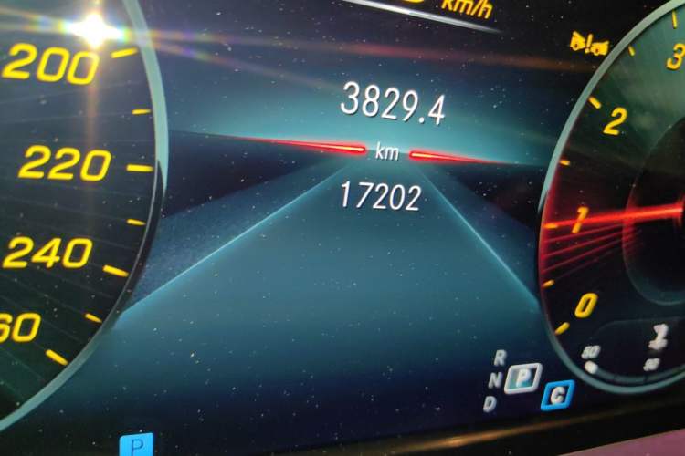 Used Mercedes-Benz E-Class 2023 E 260 L Odometer Close Up