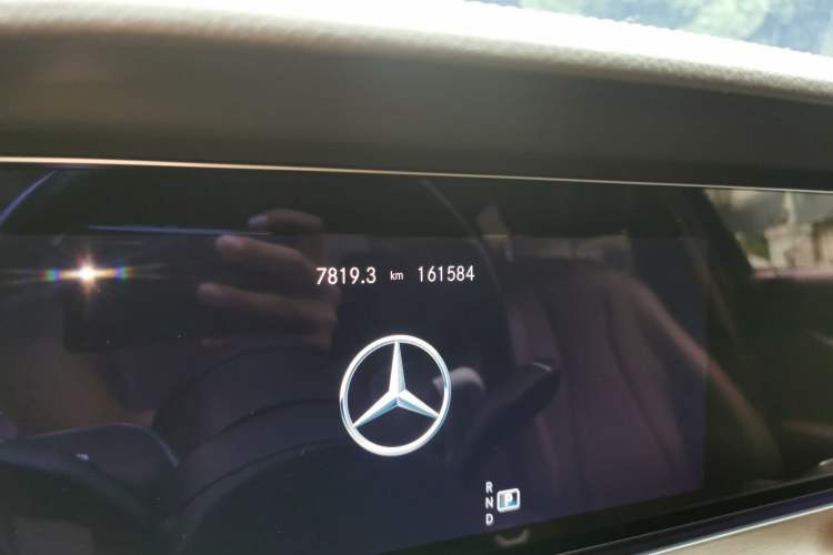 Used Mercedes-Benz E-Class 2023 Updated E 300 L Fashion Edition Odometer Close Up